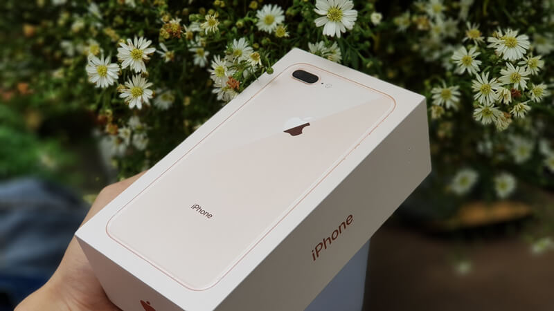 Mở hộp iPhone 8 Plus xách tay: Chiếc iPhone mới bán ra hạ giá nhanh chóng mặt