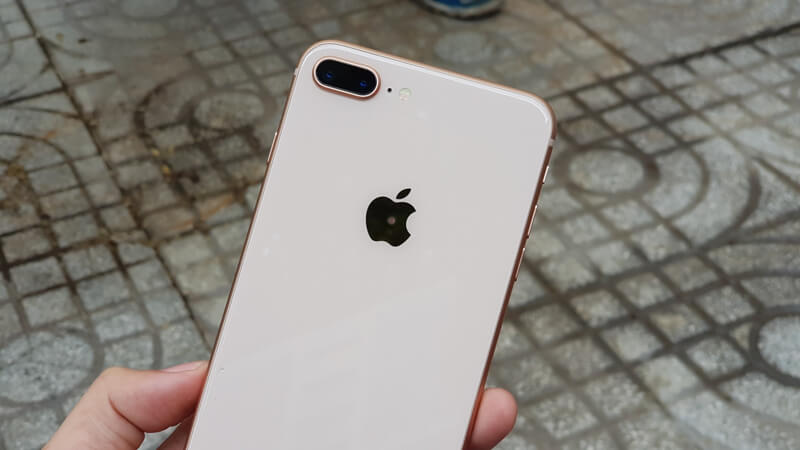Sự xuất hiện của Notch* trên iPhone X: Lạ mắt hay thừa thãi?