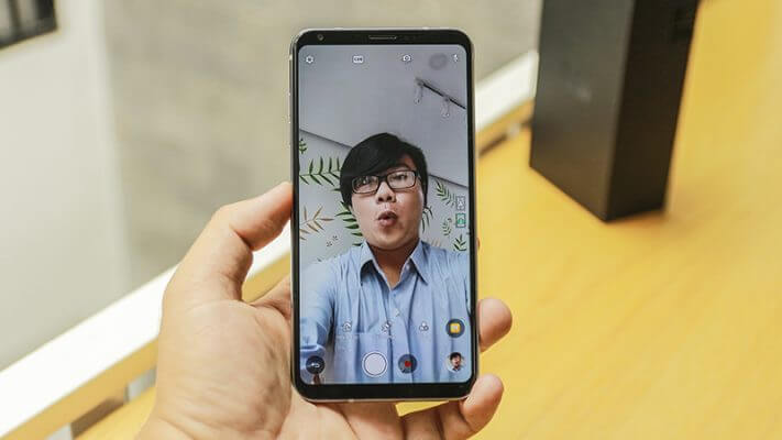 Mo Hop Va Tren Tay Nhanh Lg V30 Le Ra Day Nen La Lg G6 637 12