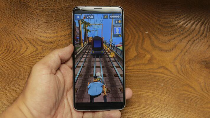 Mo Hop Va Tren Tay Nhanh Lg V30 Le Ra Day Nen La Lg G6 637 13