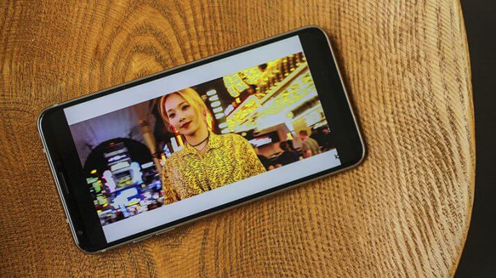 Mo Hop Va Tren Tay Nhanh Lg V30 Le Ra Day Nen La Lg G6 637 14