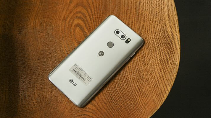 Mo Hop Va Tren Tay Nhanh Lg V30 Le Ra Day Nen La Lg G6 637 16