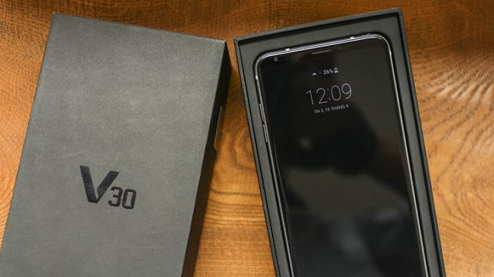 Mo Hop Va Tren Tay Nhanh Lg V30 Le Ra Day Nen La Lg G6 637 2