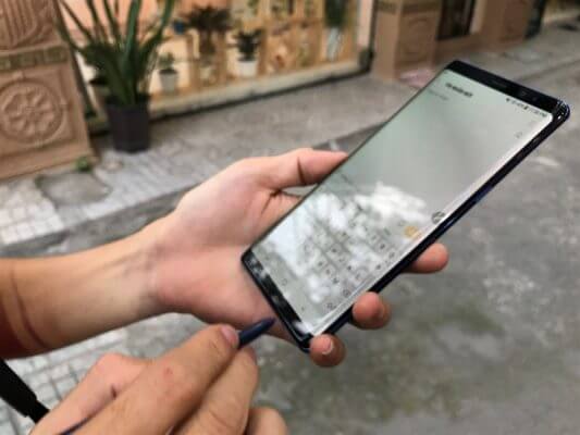 Tren Tay Galaxy Note 8 Dau Tien Ve Viet Nam Dep Va Dang Cap 335 1